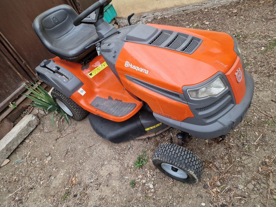 Tractoras gazon Husqvarna