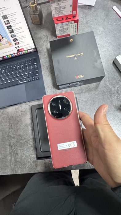 Huawei mate x6 red