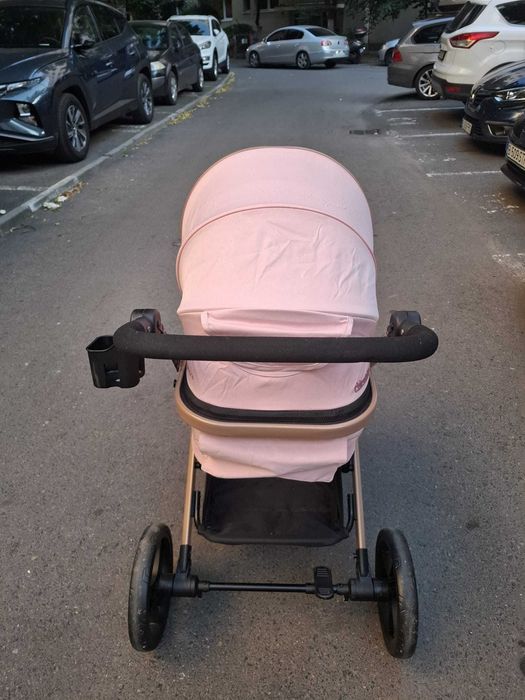 Cărucior roz cu landou si scoica