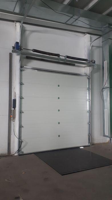 Секционные ворота