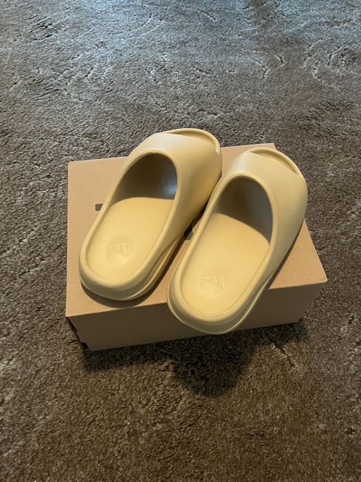 papuci Yeezy slides