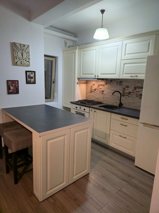 Apartament cu 2 camere de închiriat