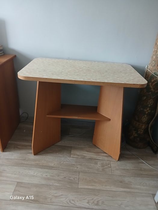Стол кухонный  светлый