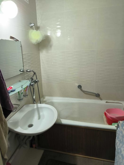 Sotiladi Продается на Хамид Алимджан 2 ком квартира рядом с Акай Сити