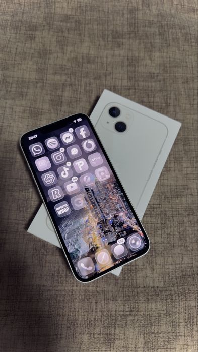 Vând iPhone 13 - 128 GB, White