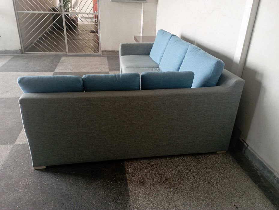 Ъглов разтегателен диван с лежанка и ракла за съхранение