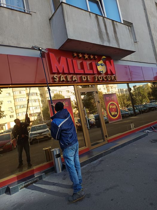 Spălat. Curățat geamuri