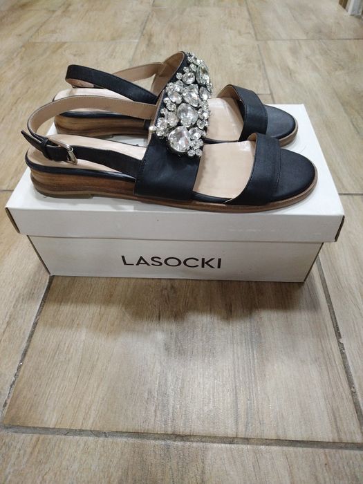 Дамски сандали с камъчета