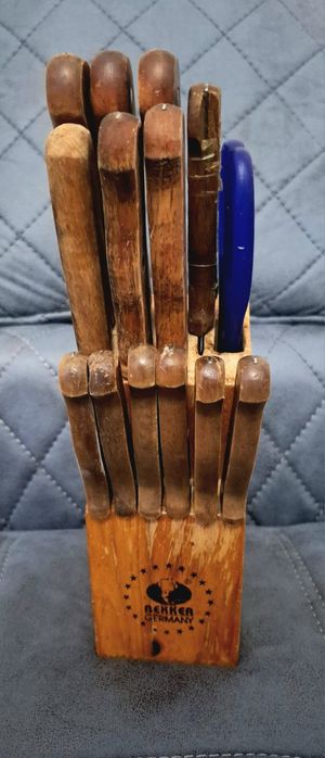 Продаются комплекты разных кухонных приборов.