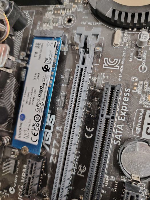 SSD 1 Tb  Kingston NVME  NV3