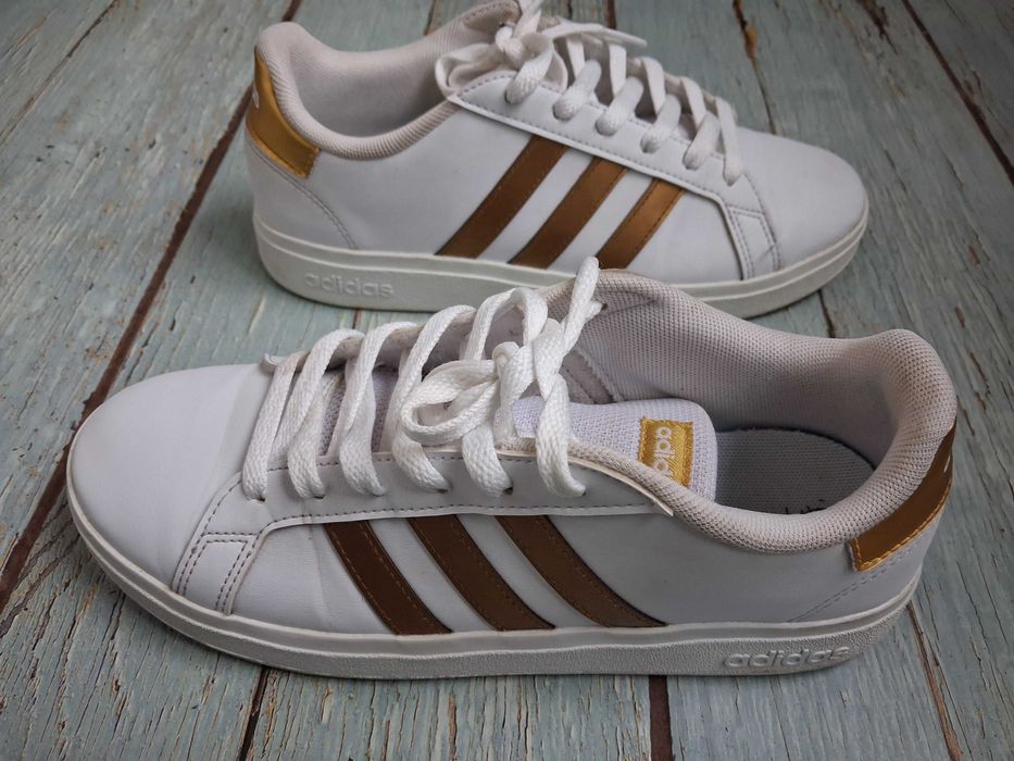 Дамски маратонки Adidas Grand court