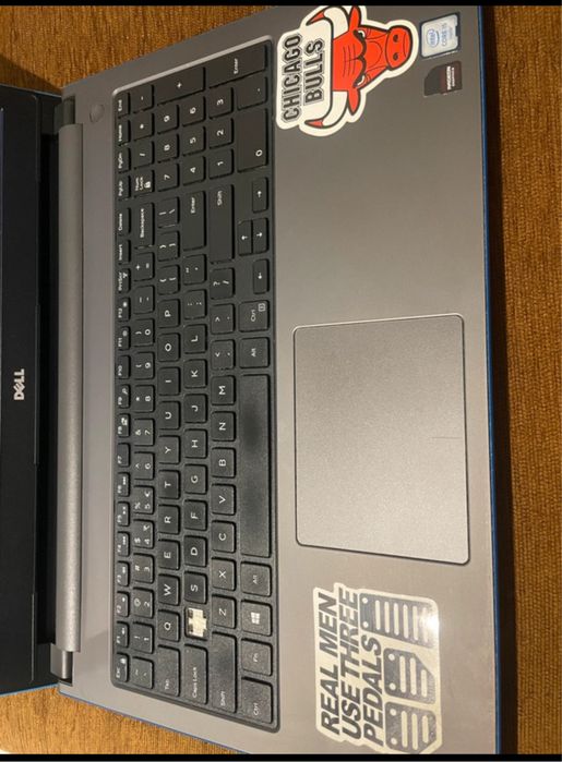 Laptop DELL  pret negociabil