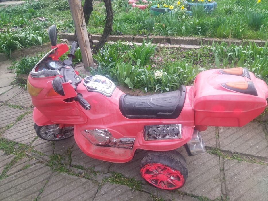 Детска електрическа триколка.
Цената е съобразена със състоянието.