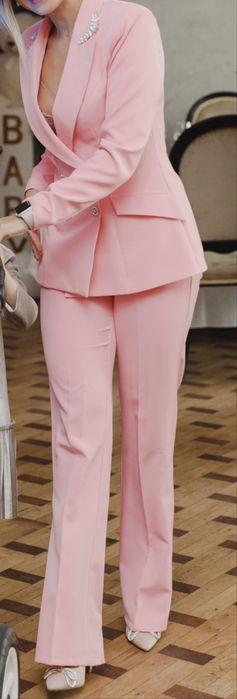 Costum roz dama Bby marimea 36