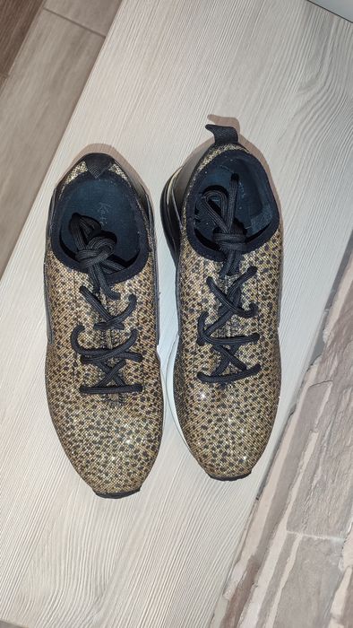 Дамски златисти маратонки