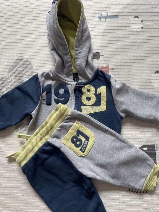 Дрехи Guess за момче бебе