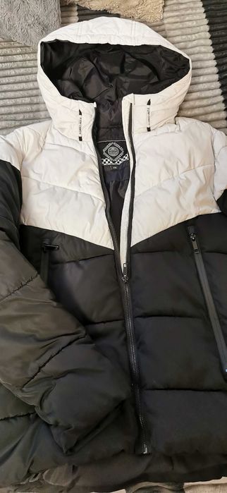 Топло зимно яке в бяло и черно, размер 170 с качулка