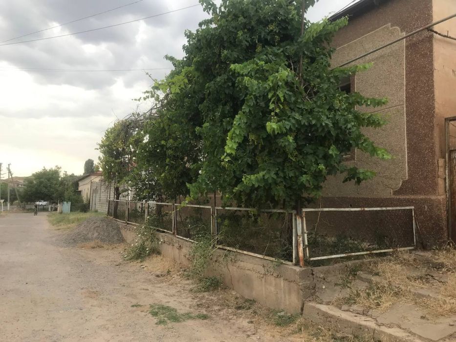 Qibray tumani Qirgizovul Shaffof mahalasida uy sotiladi