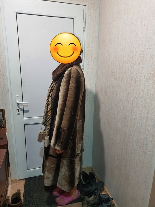 Продам женскую шубу.