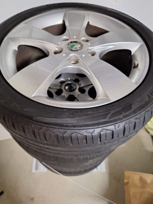 Set de roți complete (jante și anvelope).