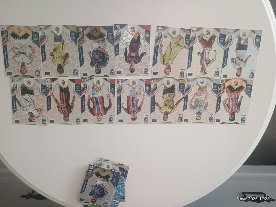 Vând cartonașe fotbaliști