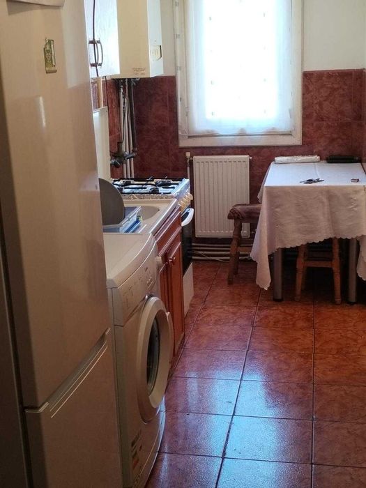 Inchiriez o camera in apartament decomandat Cetate