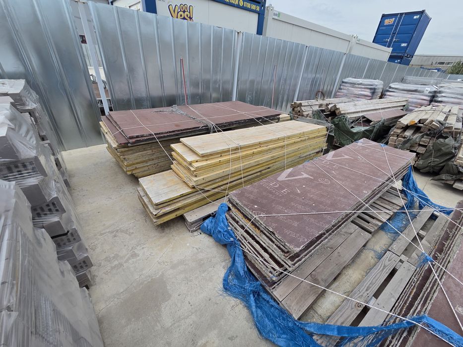Продавам кофраж, платна, подпори и др.