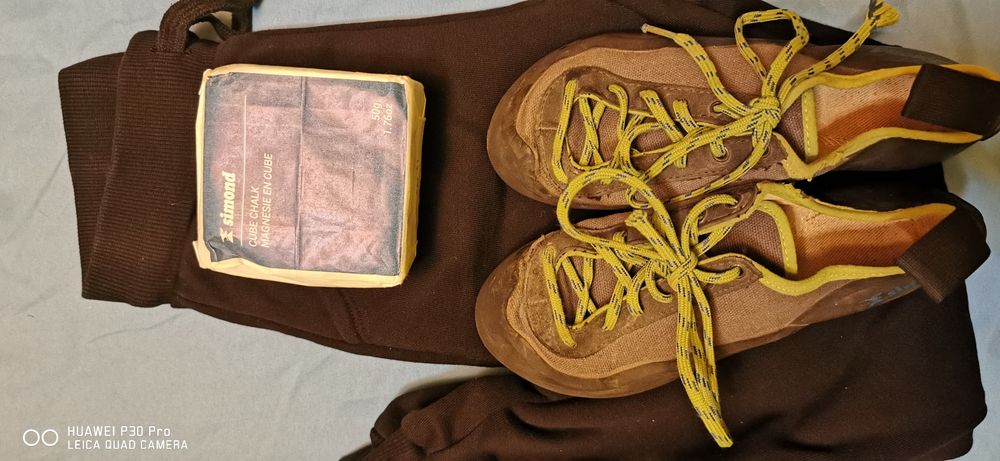 Обувки за катерене + магнезий