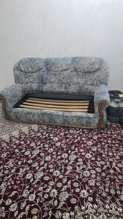 Срочно продам хорошую мебель чистый диван немецкий 2кресло прочное