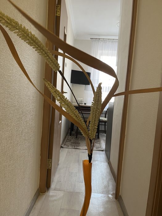 Ваза напольная с камышом