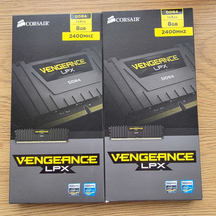 Две плочки RAM 2x 8GB Corsair Vengeance LPX DDR4 2400Mhz