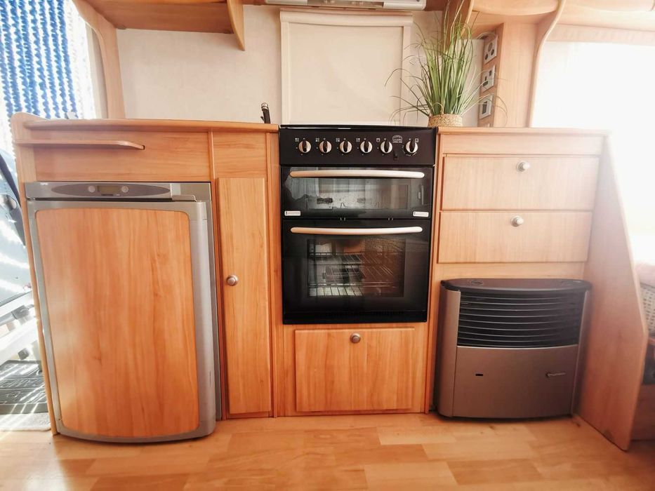 Vând Rulota marca Adria Adora Caravan, fabricatie europeana, din anul 2006, modelul de varf de la Adria.
