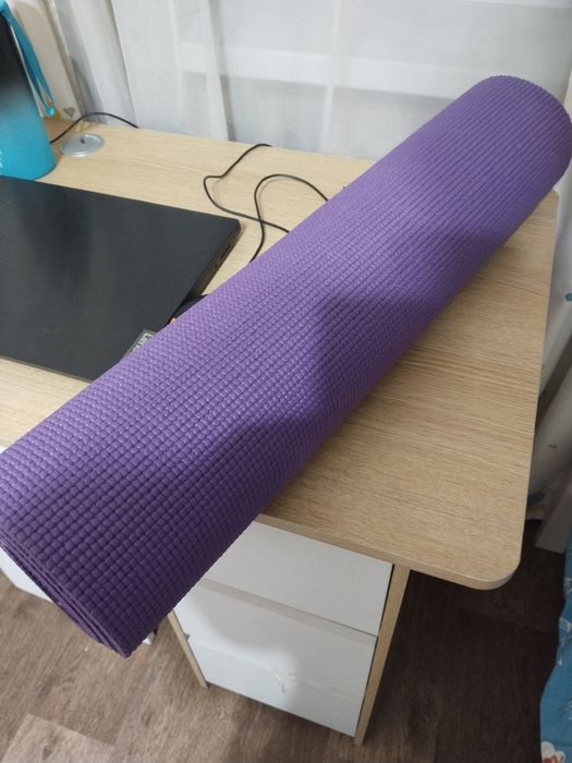 Продам степ платформу+коврик для йоги.