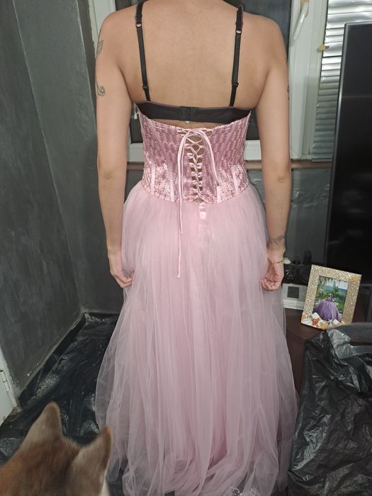 Красива бална розова рокля за принцеси