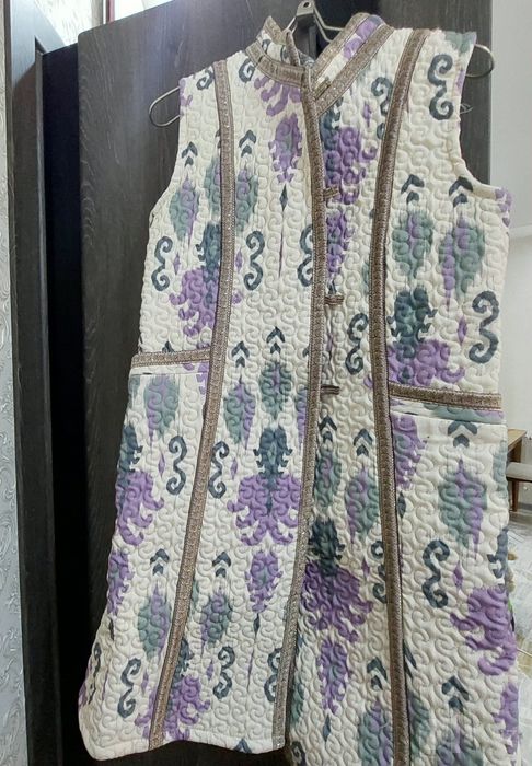 Adras nimcha sotiladi.