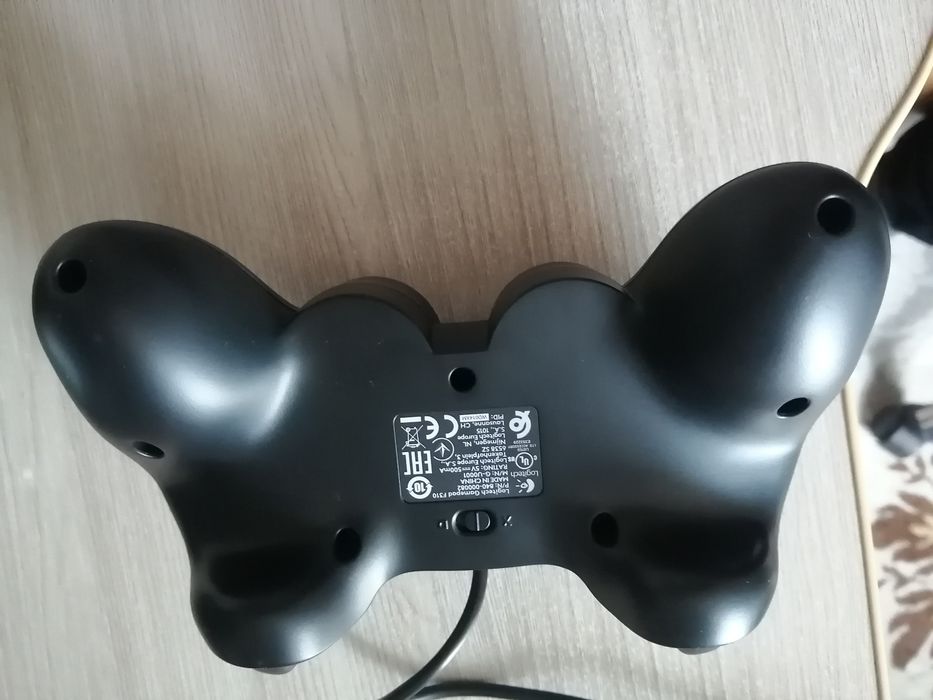 Продам геймпад Logitech F310.ПИШИТЕ НА ВАТЦАП.