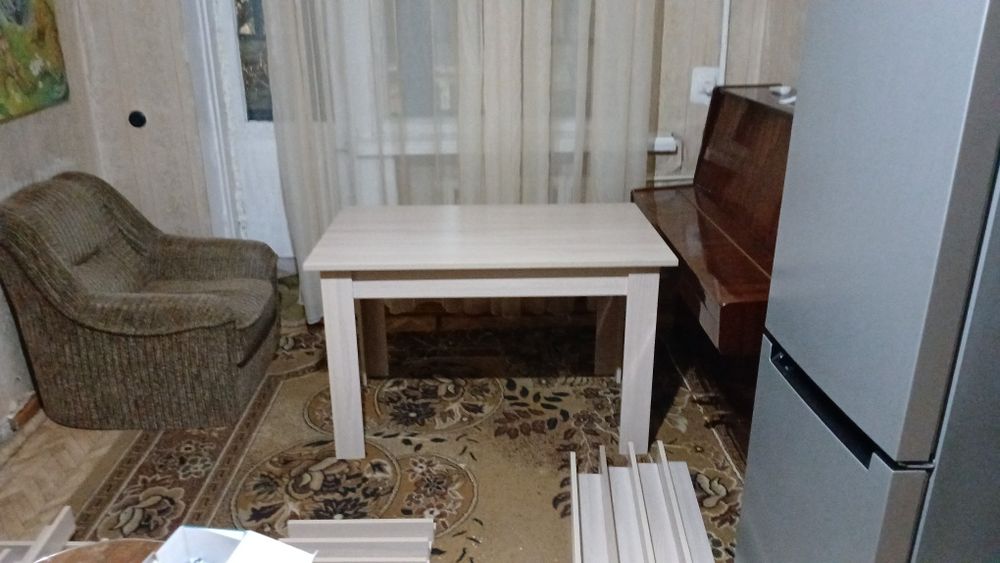 Продам кух стол и табуретки