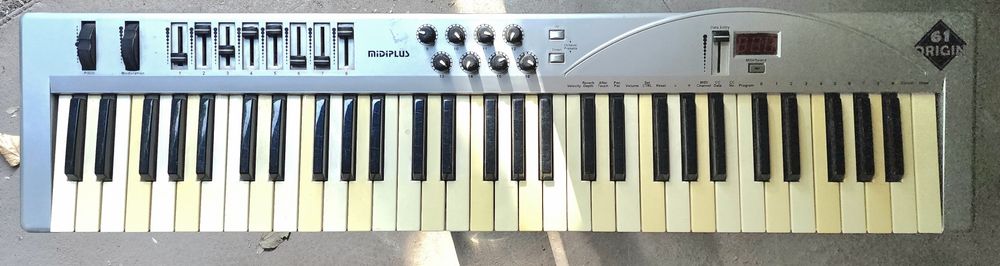 M-Audio Radium 61-Key USB Midi Controller