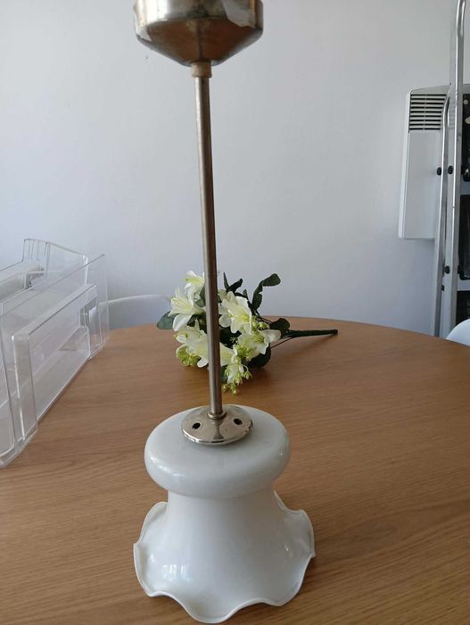 Малък полилей - ретро стил. Една фасунка. В отлично състояние