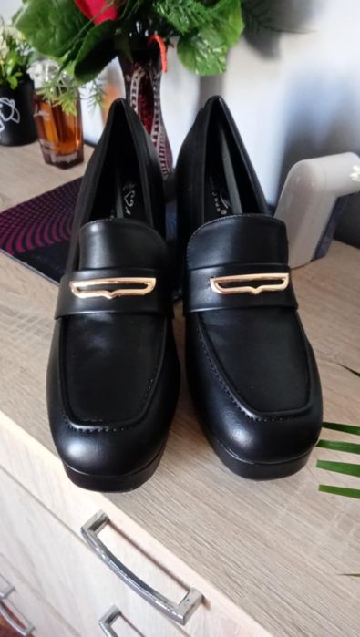 Pantofi comozi cu toc gros