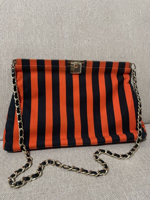Geanta Musette, cu dungi portocalii si catarama aurie