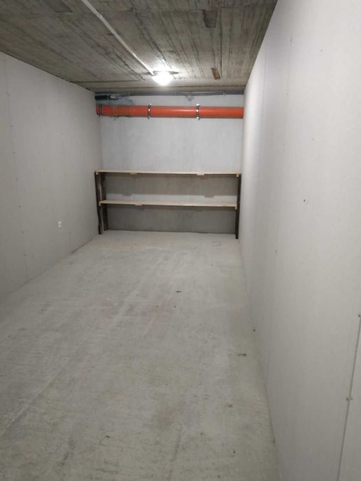 Давам гараж под наем