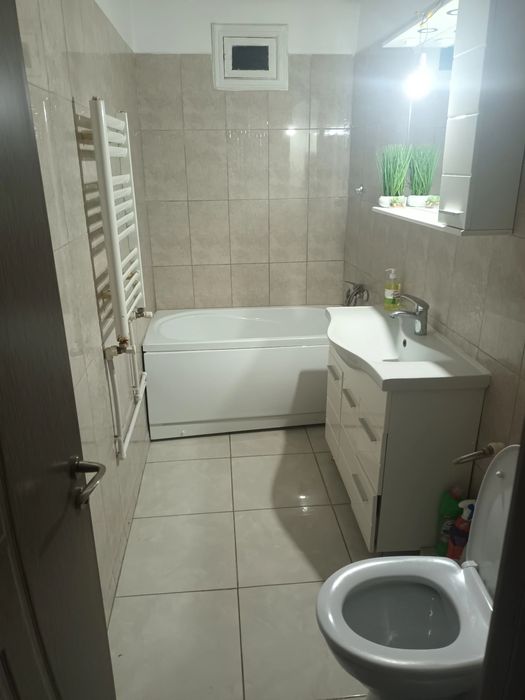 Inchiriez apartament cu 2 camere