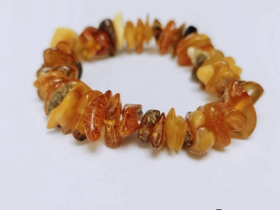 Veche bratara chips din chihlimbar natural baltic cu fragmente brute si slefuite elastica , in nuante de cognac, butterscot, brun Germania