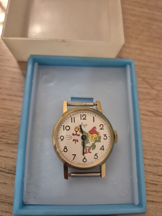 Новые позолоченные  часы Луч детские