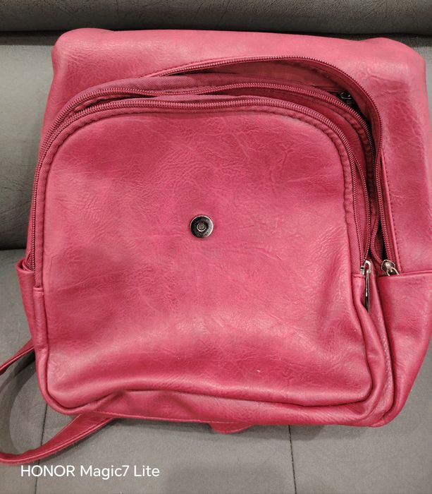 Запазена червена раничка