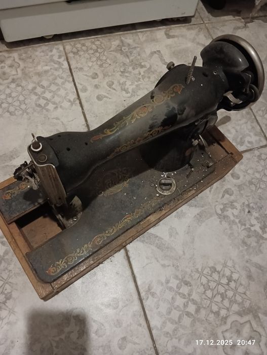 Швейная ручная машинка б/у