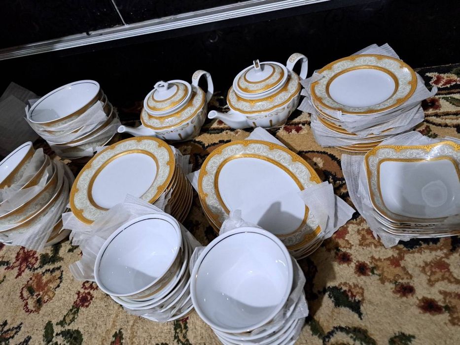 12 kishilik chinni nabor 60 ta predmetlik. ishlatilmagan karobka