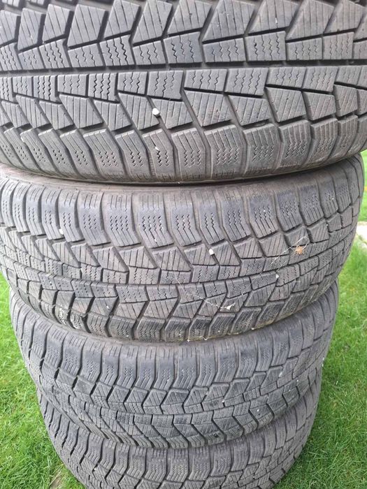 Продавам четири броя гуми 205/55 /16  Т