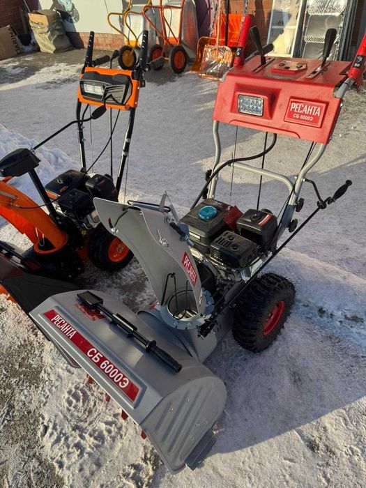 Снегоуборщик. снегоуборочная машина